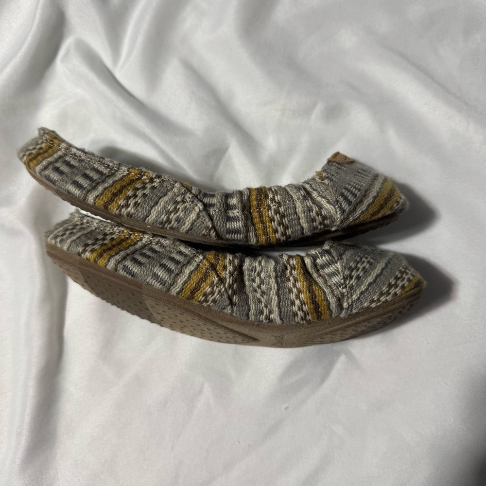 Sanuk Elle V. Eight Moccasin Flats Size 6 - Picture 3 of 9